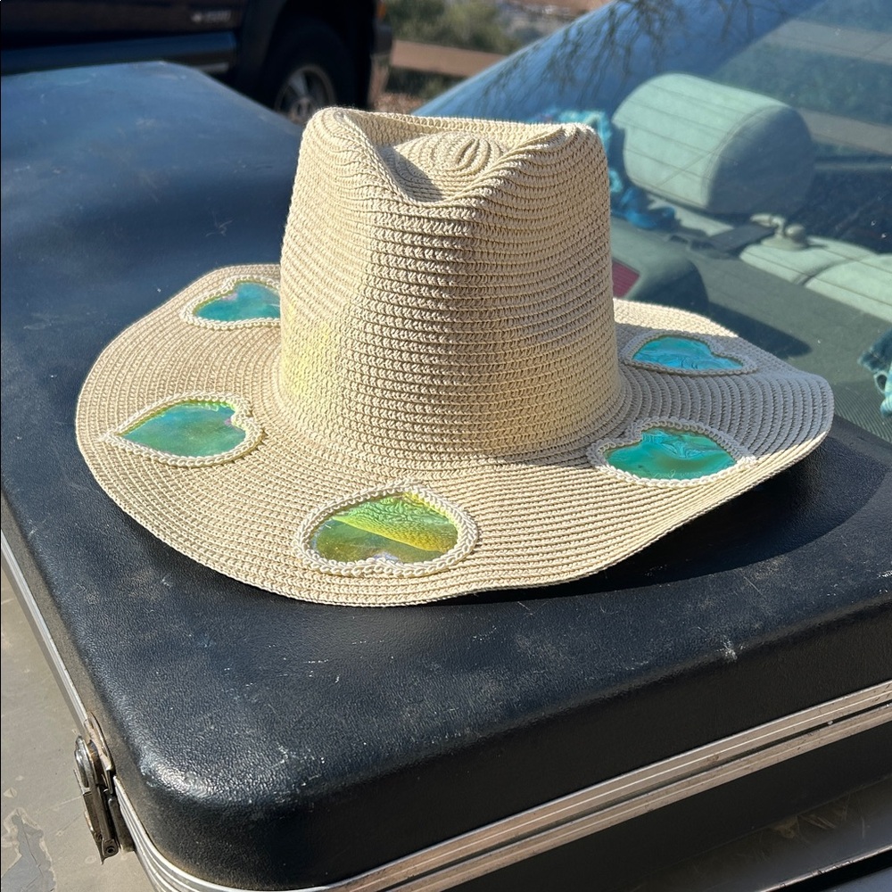 Sun catcher hearts Beige Hat with Heart Accents